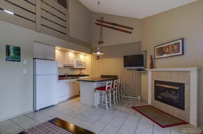 Foto del edificio - SWEET 2 BEDROOM, 1 BATH MT BACHELOR VILLAGE CONDO FOR RENT - AVAILABLE NOW!