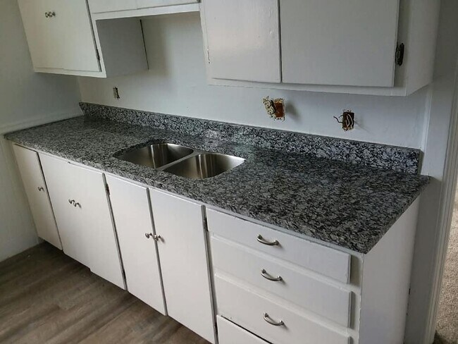 kitchen with granite countertop - 1232 Heermann Ct