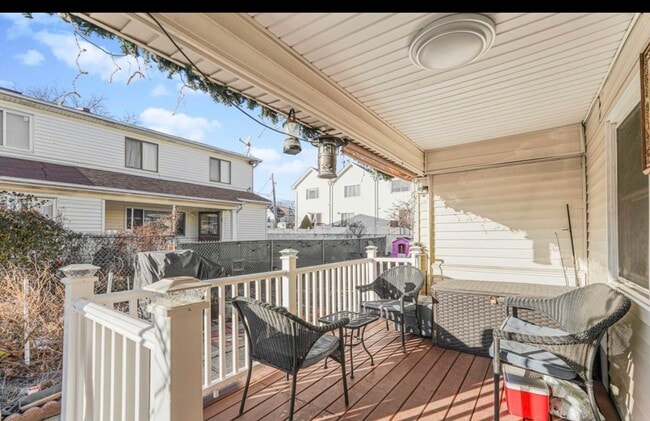 Hangout area - 31 Greentree Ln