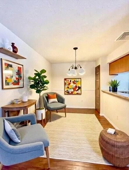 Foto del edificio - 10616 Mellow Ln