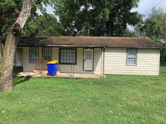 Primary Photo - 300 Warren Way