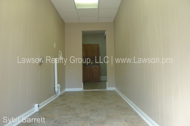 Building Photo - 610 Elm Ave