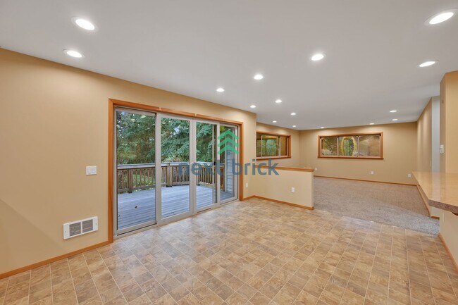 Foto del edificio - 2 BED & 2 BATH SINGLE FAMILY FOR RENT