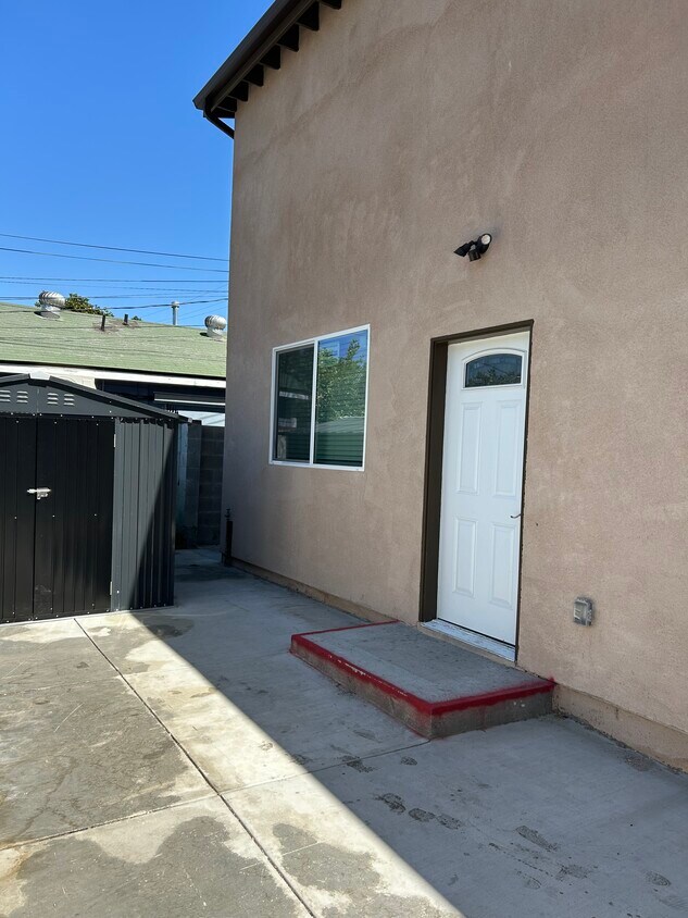 Primary Photo - 8208 Lindley Ave