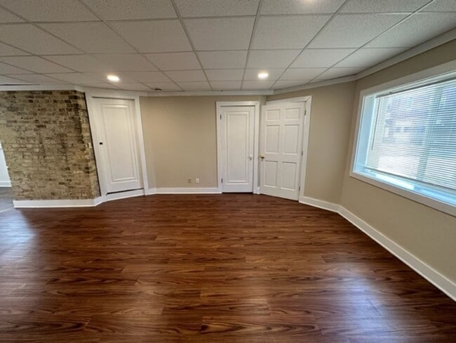 Foto del edificio - 2500 N Bartlett Ave