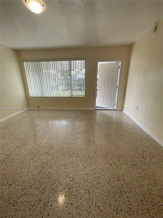 Foto del edificio - 10500 NW 28th Ct