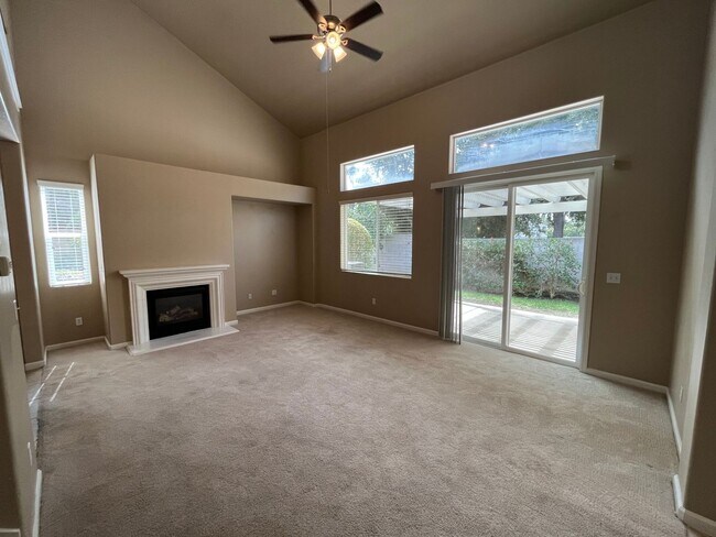 Building Photo - Immaculate home for rent located in the Vi...