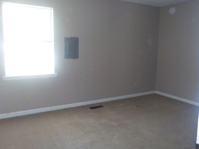 Building Photo - 2785 Vance Dr