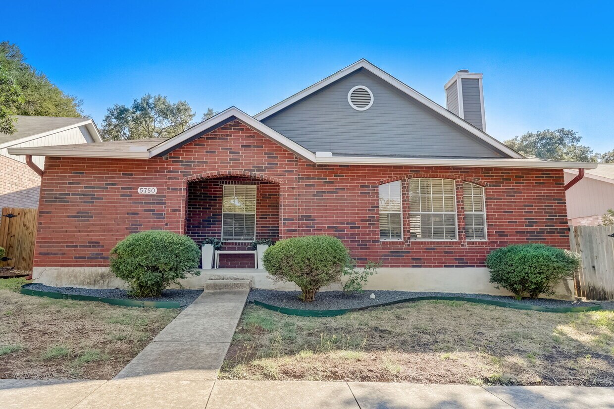 Primary Photo - 5750 Cedar Cove