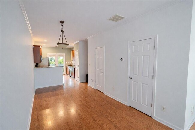 Foto del edificio - 2043 Liberty Ct NW