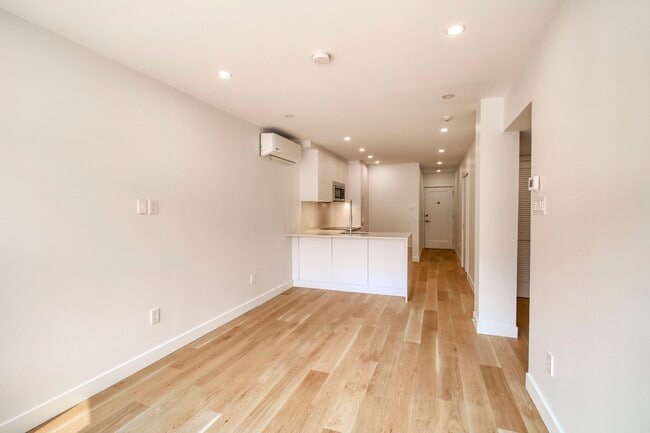 Building Photo - 10 Av. Rosemount