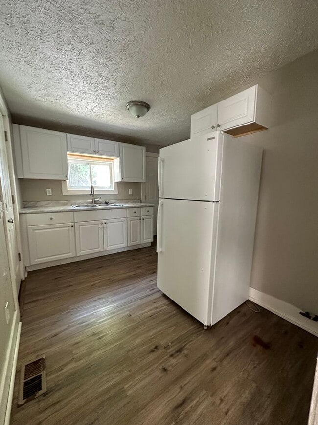 Foto del edificio - Multi Family Home 3 Bedroom and 1 Bath For...