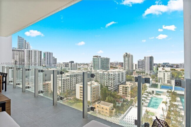 Building Photo - 700 NE 26th Terrace