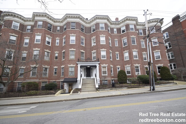 Building Photo - 369 Tappan St