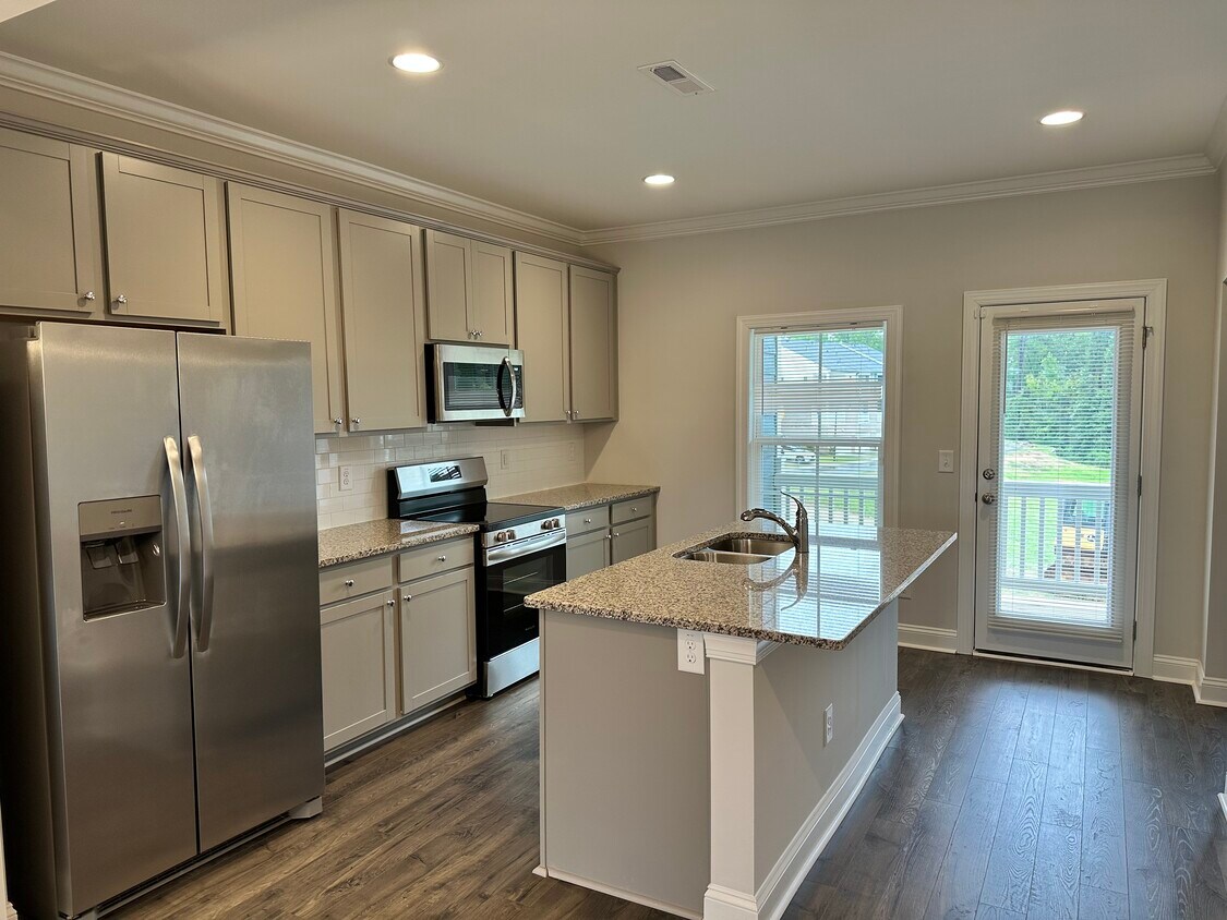 Kitchen - 579 Forestville Rd