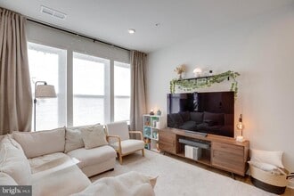 Building Photo - 4614 Olivine Dr