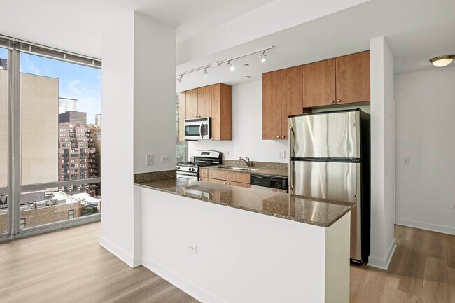 Building Photo - 761 S Clark St