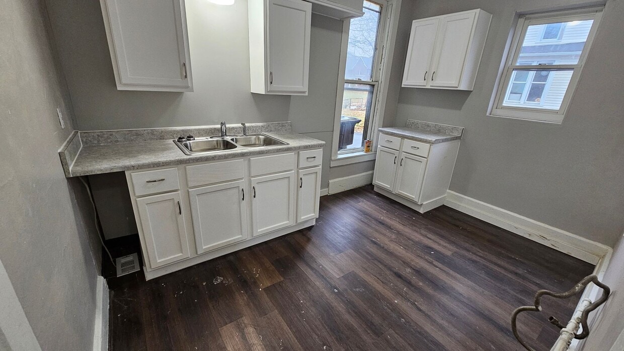 Foto principal - 258 W 3rd St