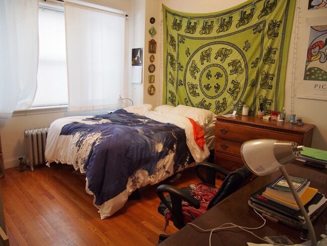 Photo - BRIGHTON 4 BED/2 BATH AVAILABLE 9/1 ~ HT/HW INCLUDED, GREEN LINE ACCESS House