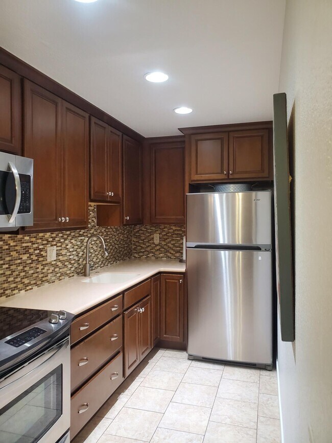 Building Photo - 2821 Los Felices Cir W