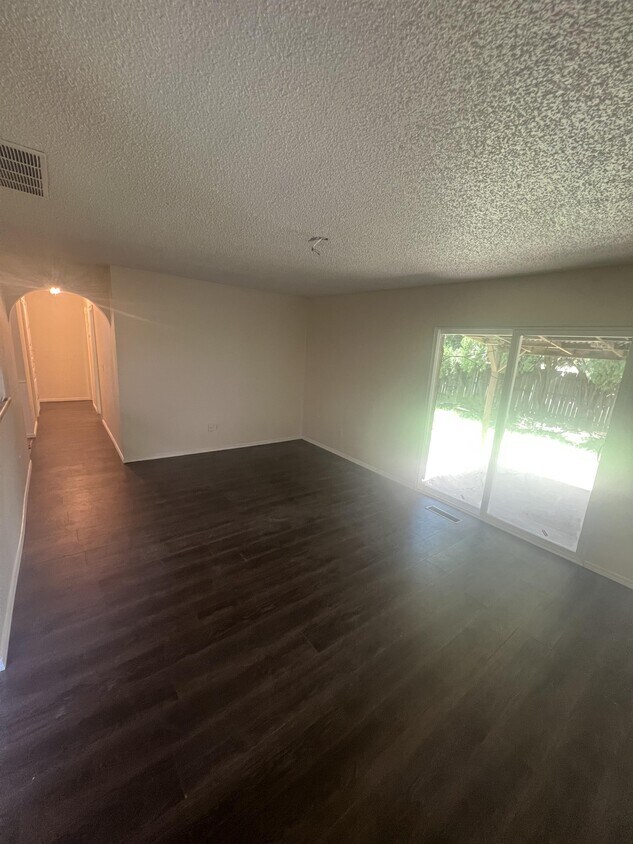 Building Photo - 738 Ranchoak Dr