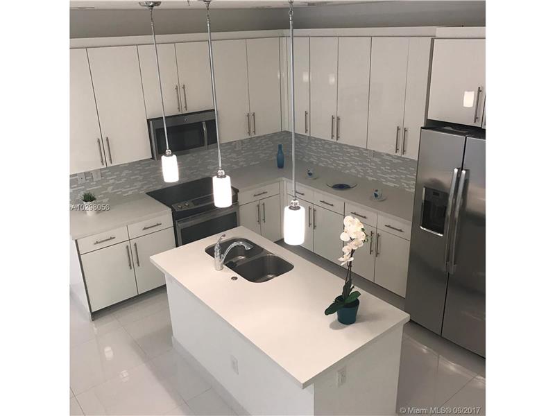 Foto principal - 2641 NE 213th St
