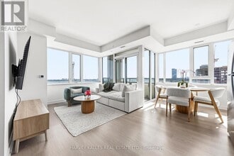 Building Photo - 859 The Queensway