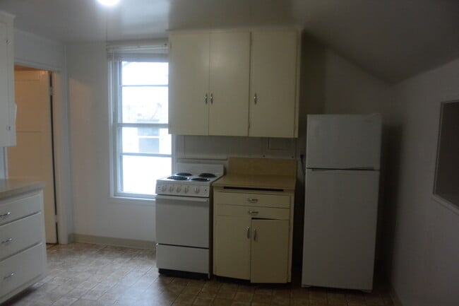 Building Photo - 401 E 28th St