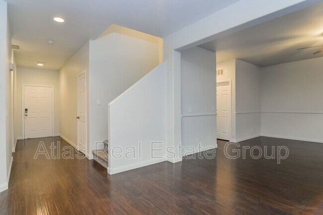 Foto del edificio - 10746 Cather Ave