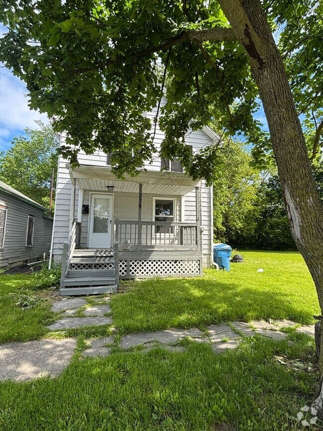 Building Photo - 338 W 17th St