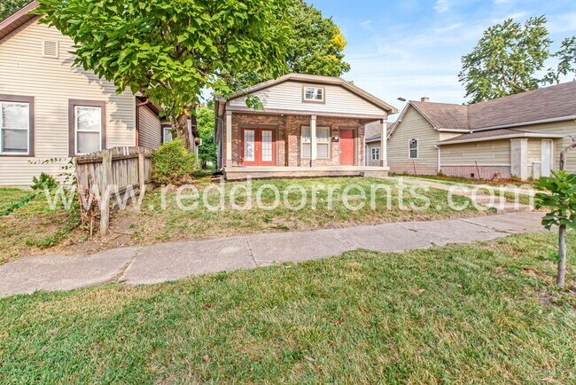 Foto del edificio - Coming Soon! Indy Brick 3 Bed, 2 Bath. Nea...
