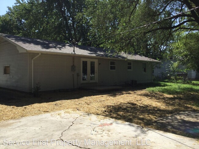 Building Photo - 3 br, 1 bath House - 425 N Russell