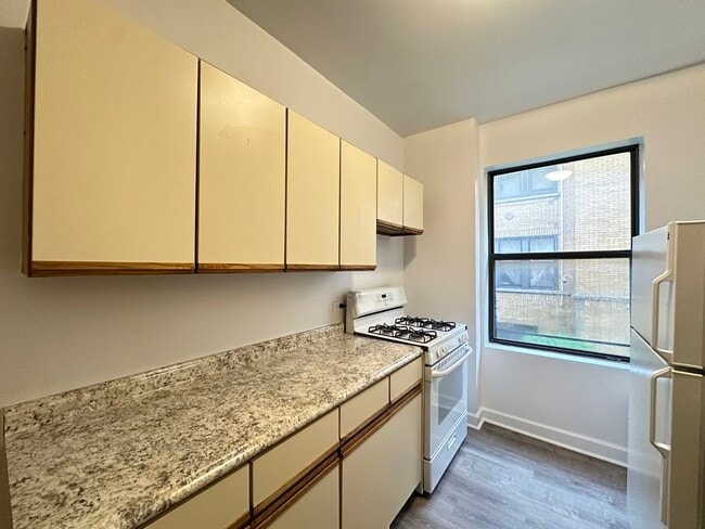 Building Photo - 1530 N Kedzie Ave