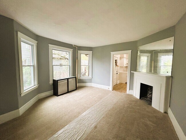 Foto del edificio - Beautifully Updated 3-Bedroom Home in Eucl...