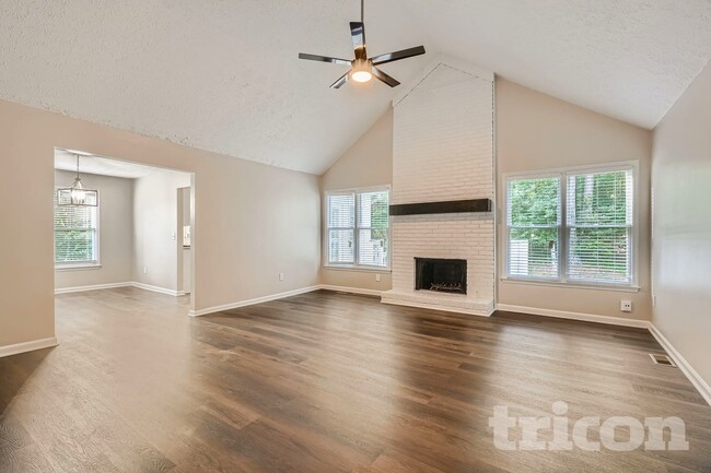 Building Photo - 985 Brookmont Dr S W