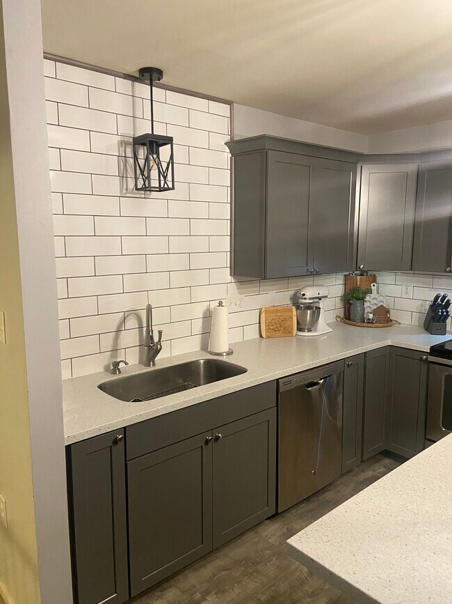 Foto del edificio - 95 Dunlap Dr