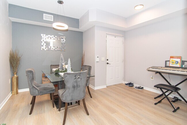 Foto del edificio - 350 Crestwood Cir