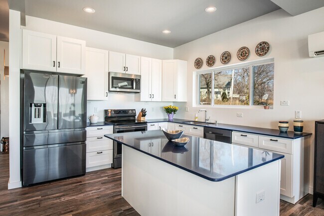 Foto del edificio - 8609 Lakeshore Dr