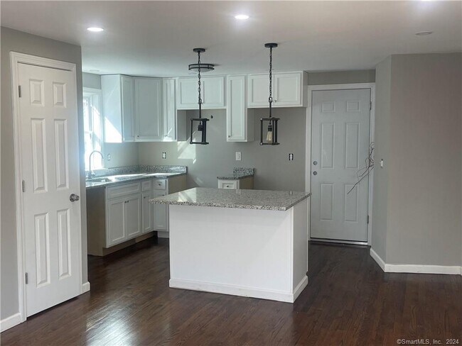 Building Photo - 395 Blake St