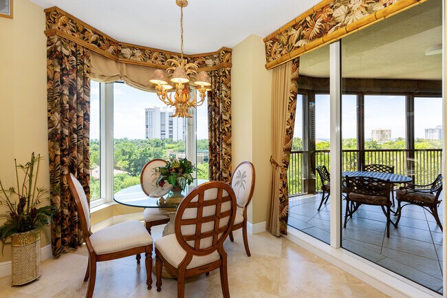 Building Photo - 8787 Bay Colony Dr