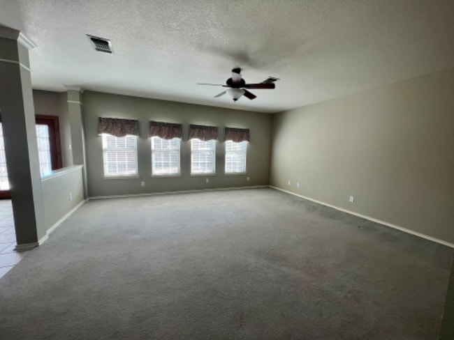 Building Photo - 2734 Montebello