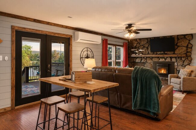 Foto del edificio - 1715 Hideaway Rd