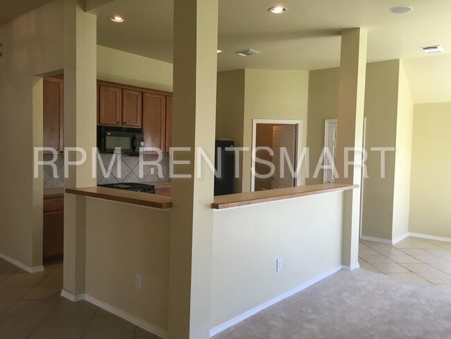 Foto del edificio - Big, Open, 4 Bedroom Home in Shadow Glen