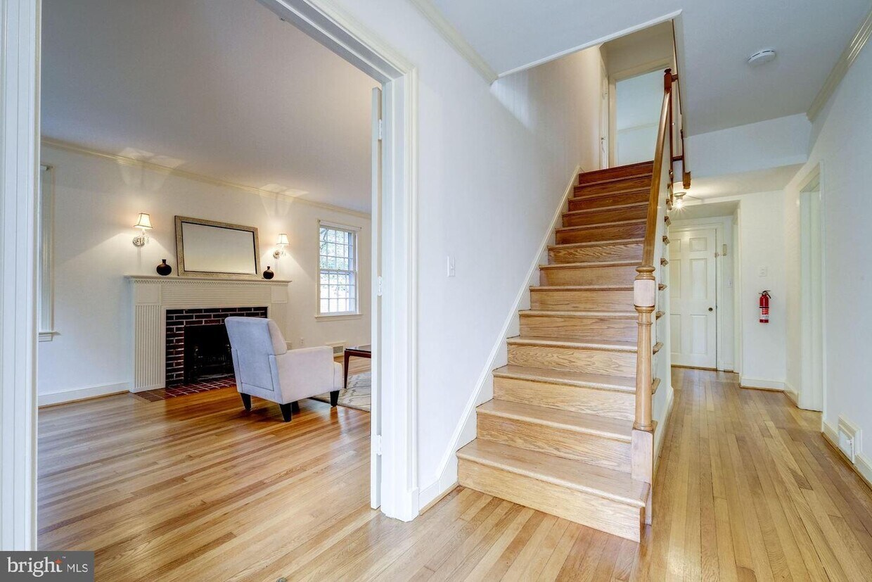 Primary Photo - 6623 32nd St NW