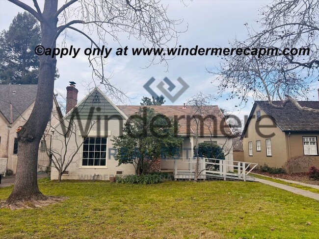 Charming South Land Park Home with Detached Bonus Room — 3 Bed, 1.5 Bath - Charming South Land Park Home with Detached Bonus Room — 3 Bed, 1.5 Bath