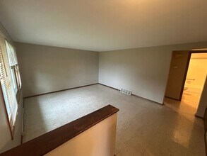 Building Photo - 703-705 Woodbine Dr