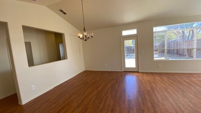 Foto del edificio - Rio Vista Single Story Home Available for Rent