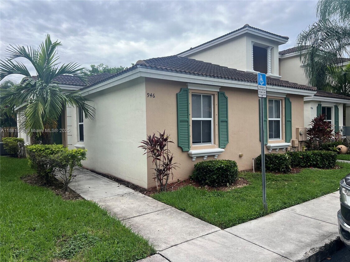 Foto principal - 946 NE 42nd Terrace