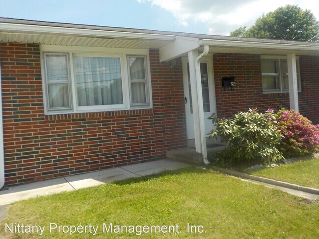 Building Photo - 2 br, 1 bath House - 274 E. College Avenue