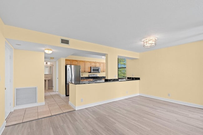 Building Photo - 750 Egret Cir